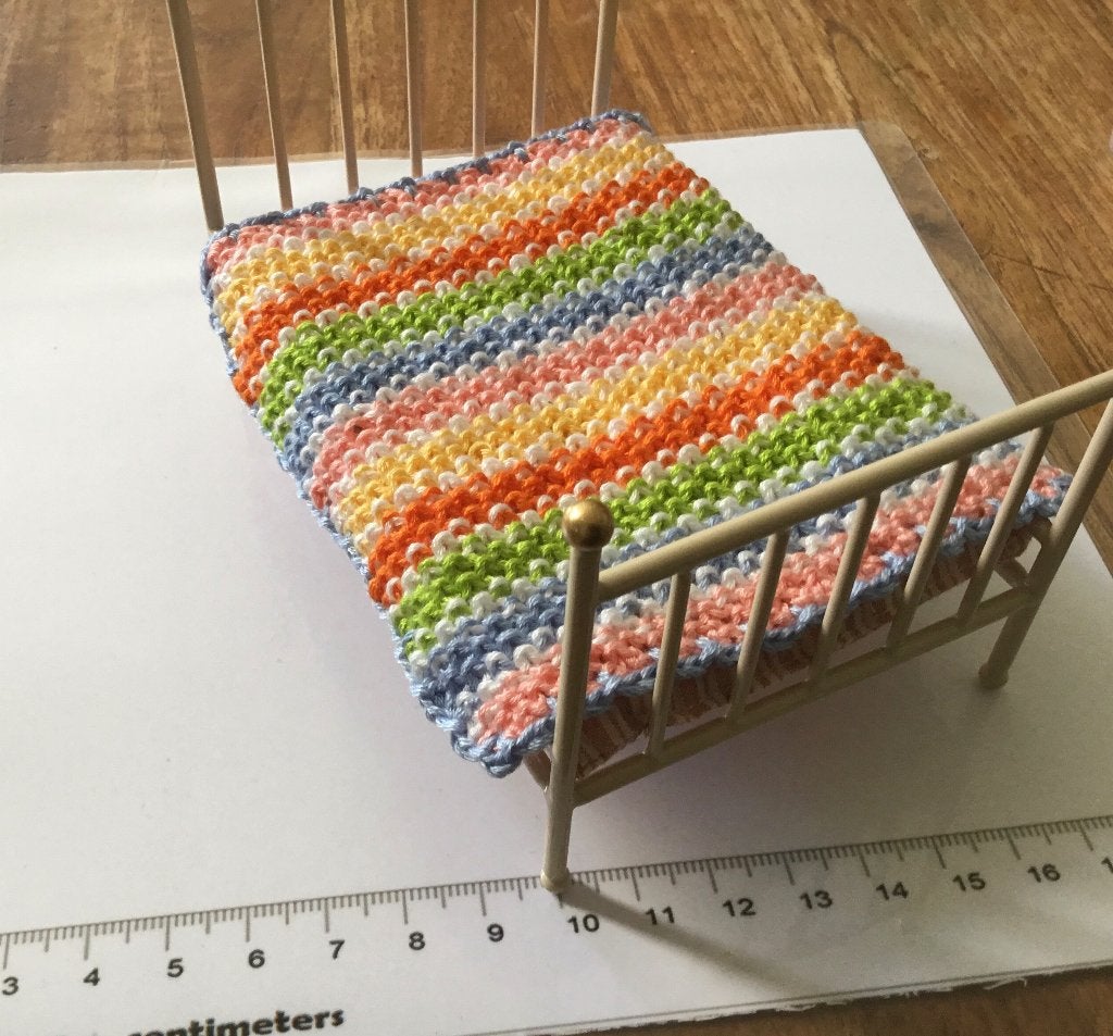 Poppenhuis miniaturen dekentje pastel, Verzamelen, Poppenhuizen en Toebehoren, Ophalen of Verzenden, Nieuw, Poppenhuis