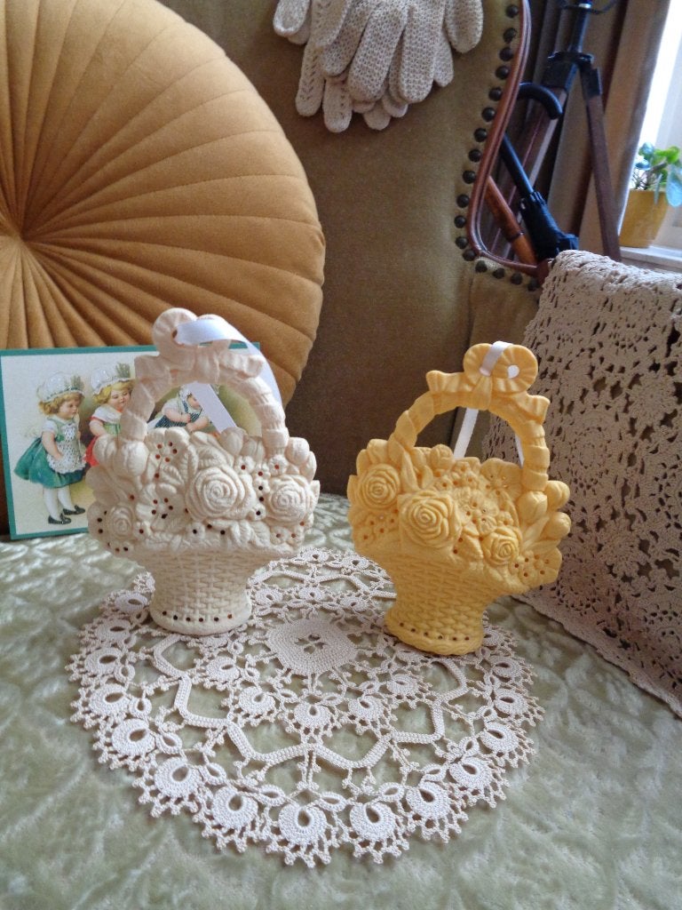2 Vintage Pomanders Bloemenmand ** Mimosa **, Antiek en Kunst, Ophalen of Verzenden