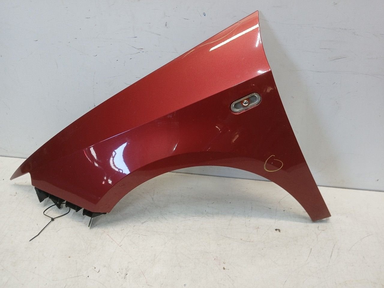 Spatbord links voor Seat Ibiza, Onderdelen@venauto.nl, Van der Ven Autorecycling B.V., Gebruikt, Ettenseweg 76, 4706 PB Roosendaal, The Netherlands