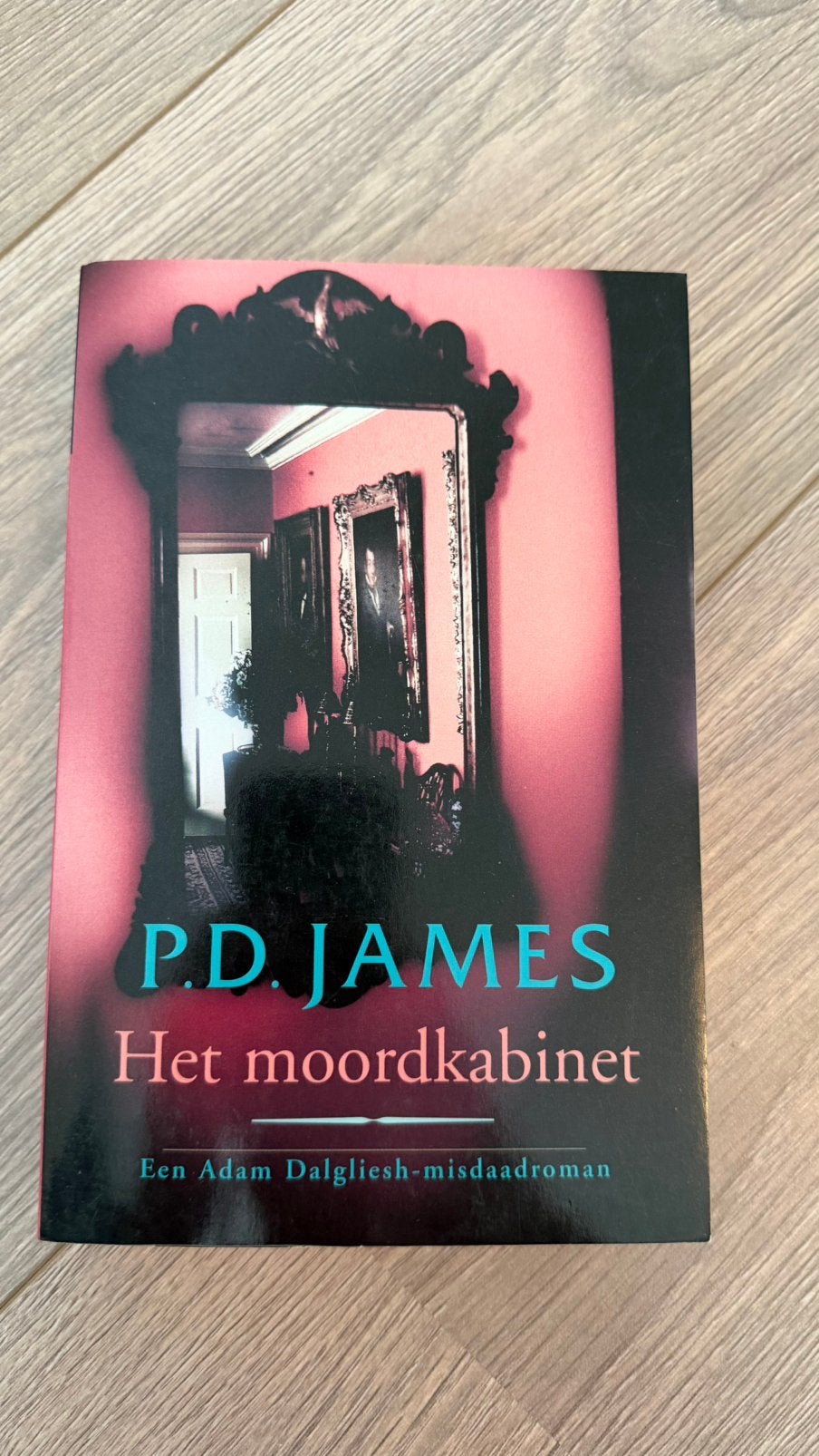 Het moordkabinet - PD James, Ophalen of Verzenden, Zo goed als nieuw