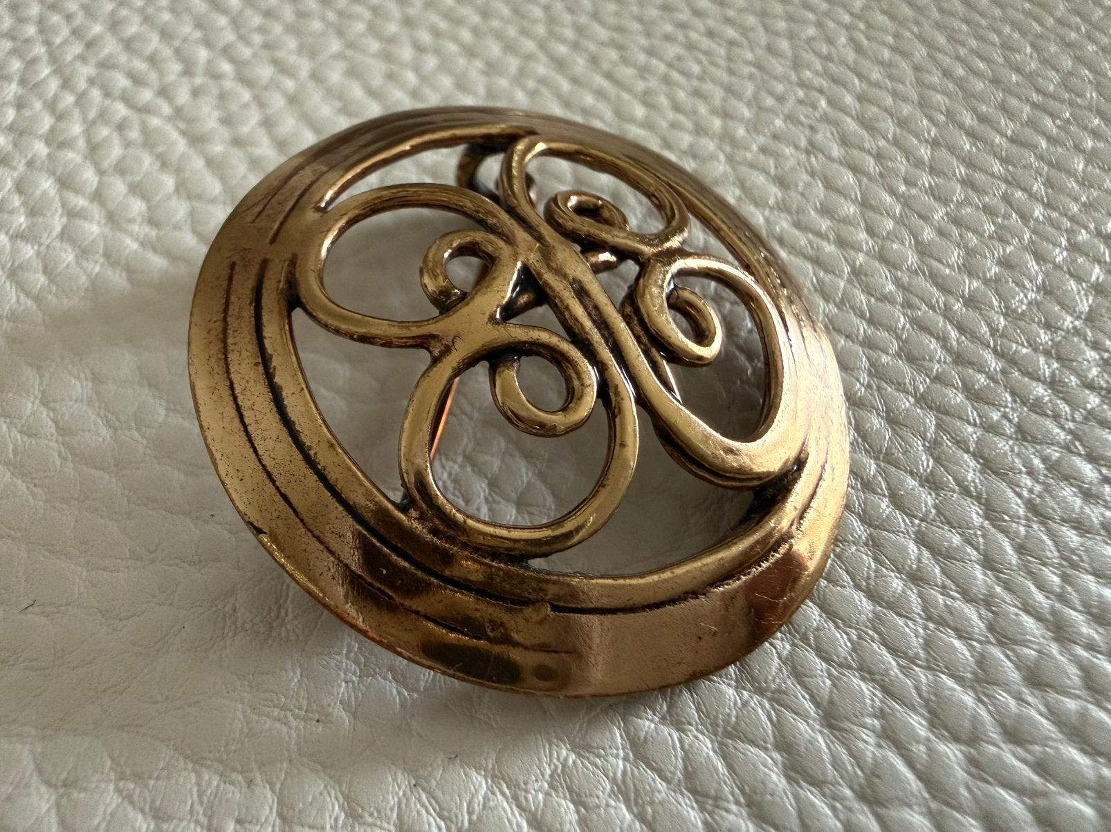 R165/Vintage Bronzen EIVIND HILLESTAD broche Noorwegen, Sieraden, Tassen en Uiterlijk, Broches, Overige materialen, Gebruikt, Overige kleuren