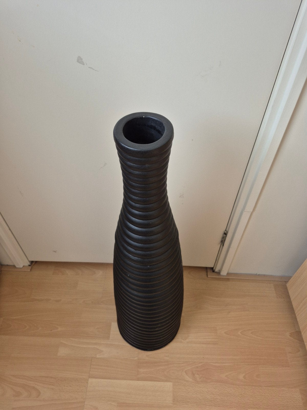 Ikea Havtorn vloervaas - 90 cm hoog, zwart, Huis en Inrichting, Ophalen, Overige materialen, Gebruikt, Met patroon/structuur