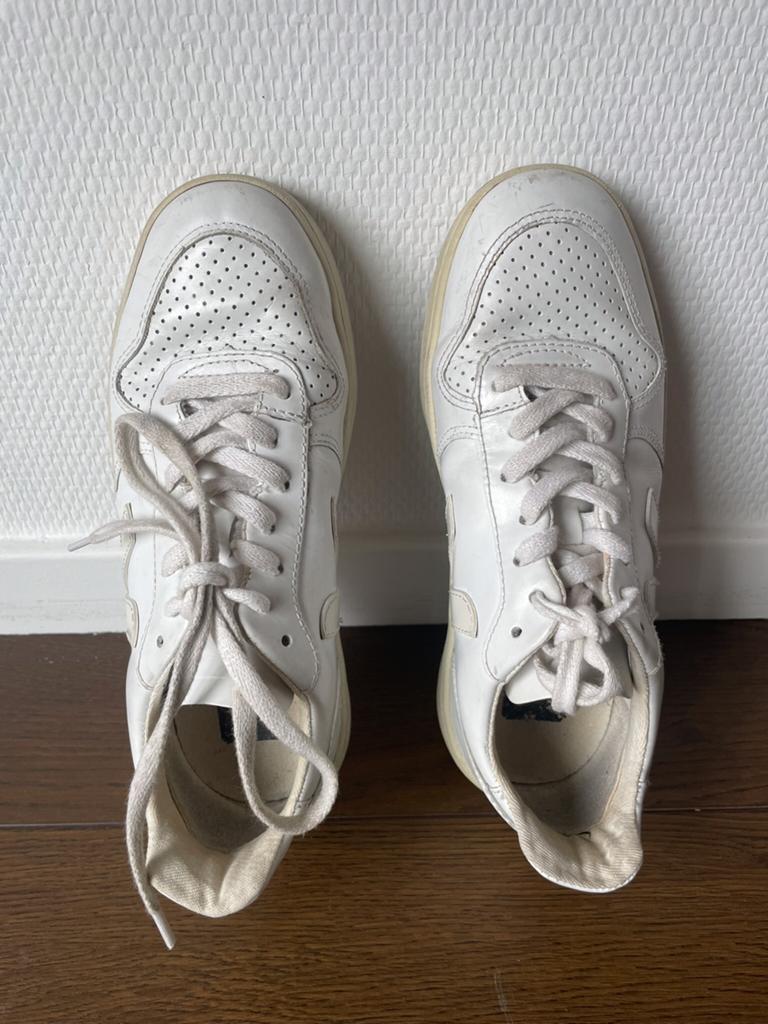 VEJA sneakers wit meiden maat 34, Kinderen en Baby's, Kinderkleding | Schoenen en Sokken, Ophalen of Verzenden, Zo goed als nieuw
