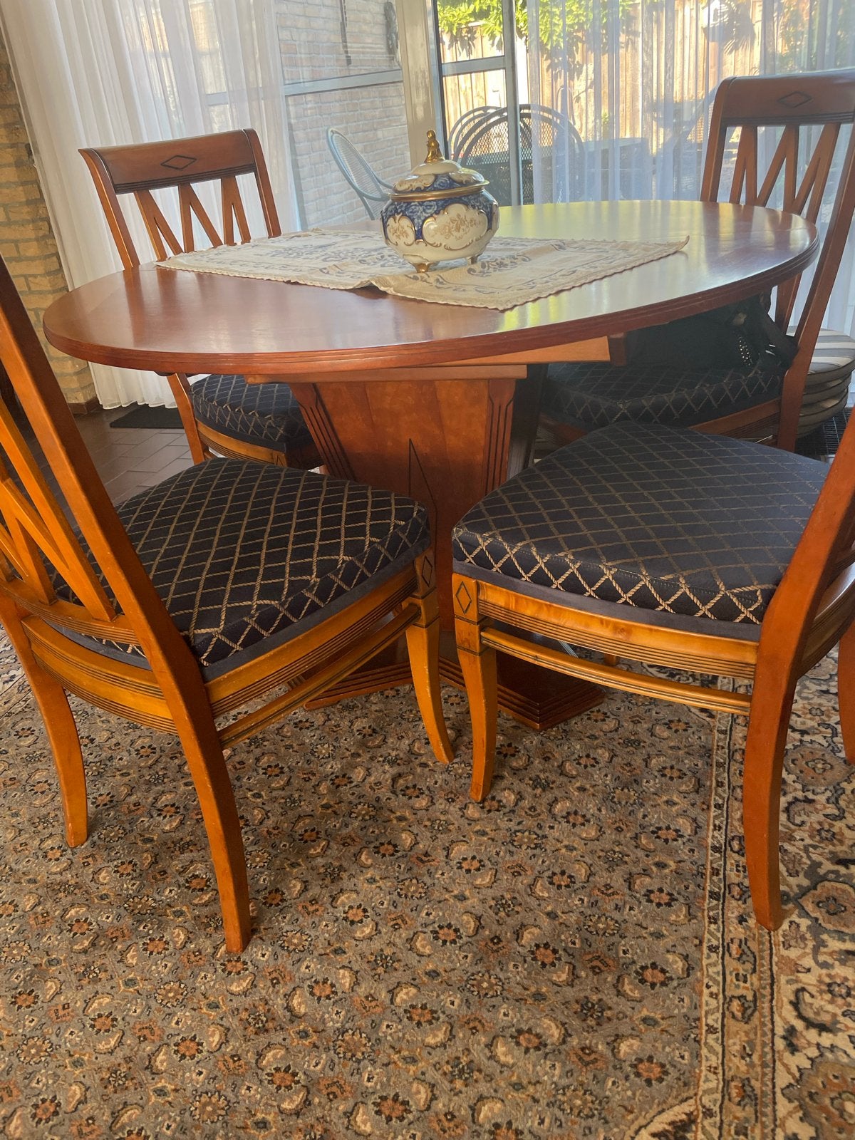 Uitklapbare eettafel, 76 cm hoog, 125 cm doorsnede