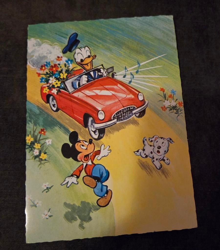 Donald Duck rijdt bijna Mickey Mouse van de weg in rode auto, Verzenden, 1980 tot heden, Ongelopen, Kinderen