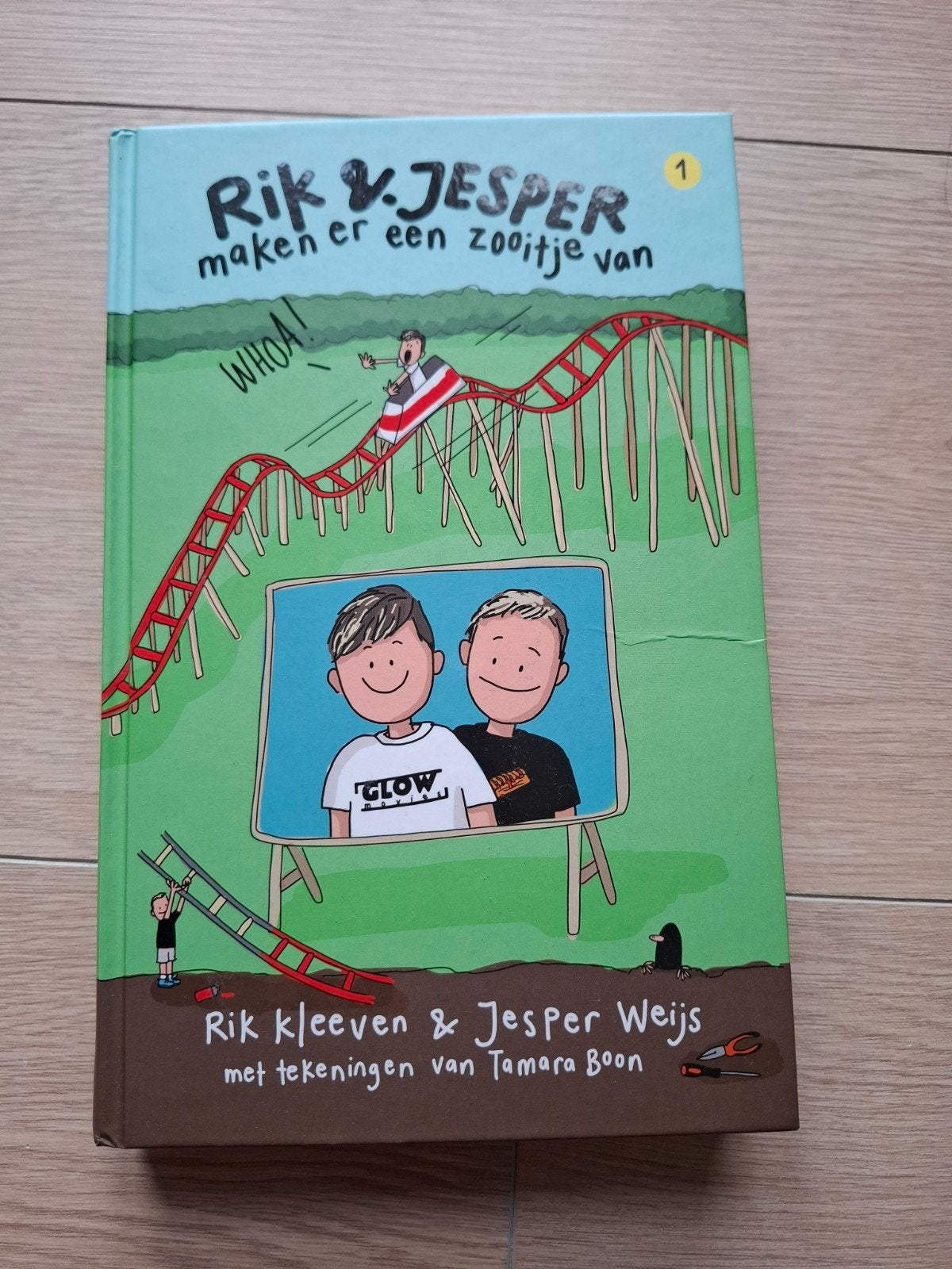 Rik & Jesper maken er een zooitje van - Boek, Rik Kleeven & Jesper Weijs, Ophalen of Verzenden, Zo goed als nieuw, Fictie