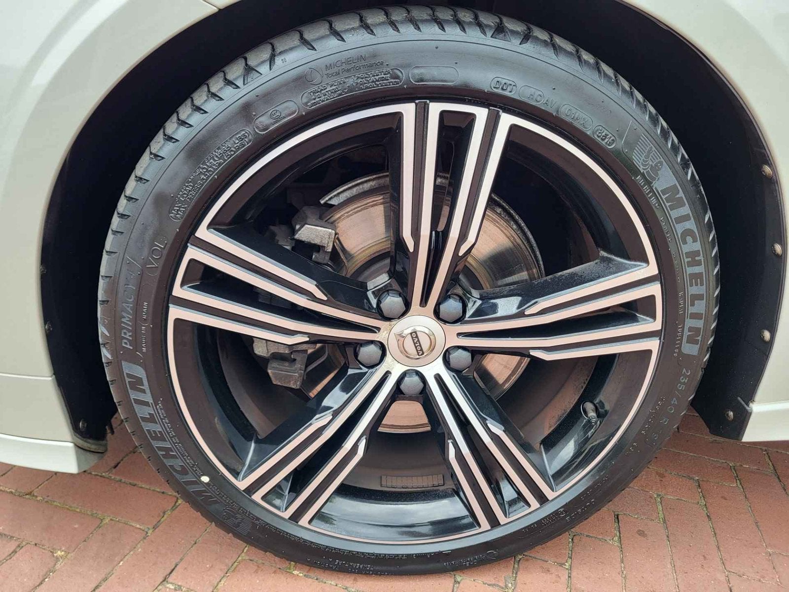 OEM VOLVO V60 R-DESIGN 19 INCH VELGEN + PIRELLI WINTERBANDEN, Gebruikt, Banden en Velgen, Winterbanden, 235 mm