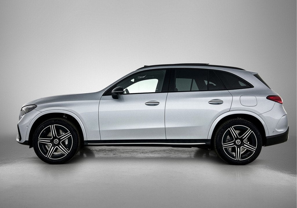 Mercedes-Benz GLC 300e 4MATIC Business Solution AMG | Premiu, Auto's, Mercedes-Benz, Automaat, Zwart, 2255 kg, Plug-in hybride