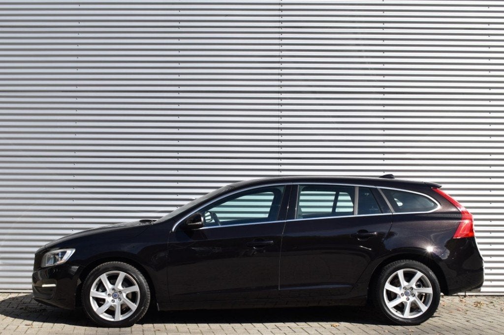 Volvo V60 1.6 D2 MOMENTUM / TREKHAAK / PDC / VOORRUIT VERW., Auto's, Volvo, 4 cilinders, Zwart, Origineel Nederlands, 1300 kg