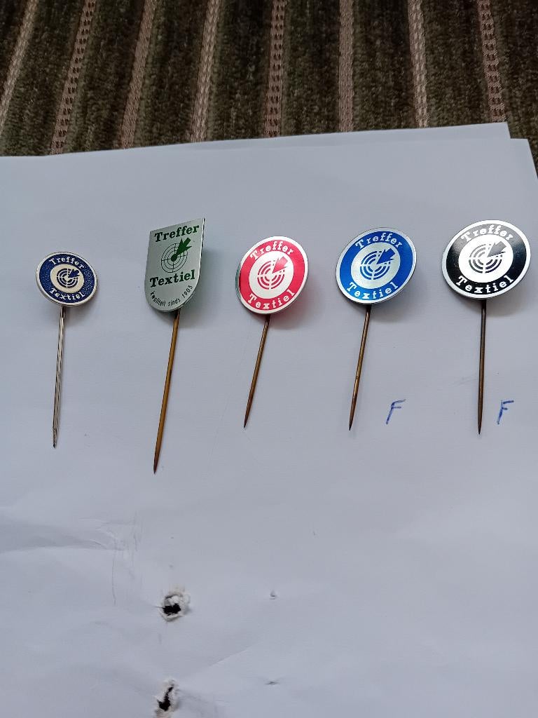 5 pins - Treffer textiel, Ophalen of Verzenden, Zo goed als nieuw, Merk, Speldje of Pin