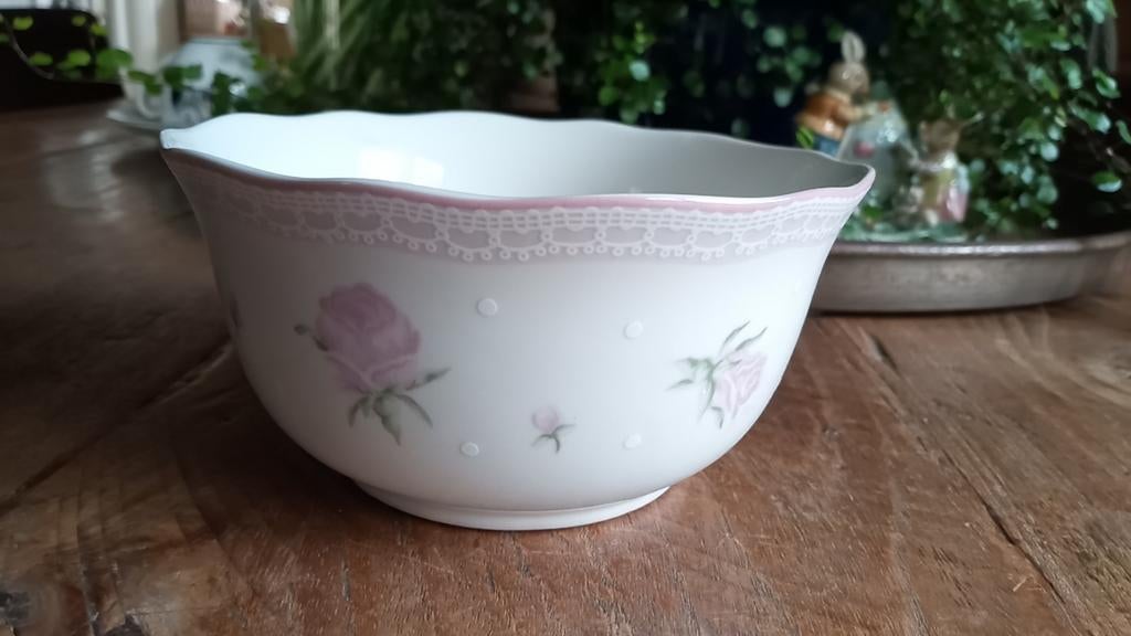 servies Cambridge roosjes kom 14cm, Ophalen of Verzenden, Overige stijlen, Kom(men)