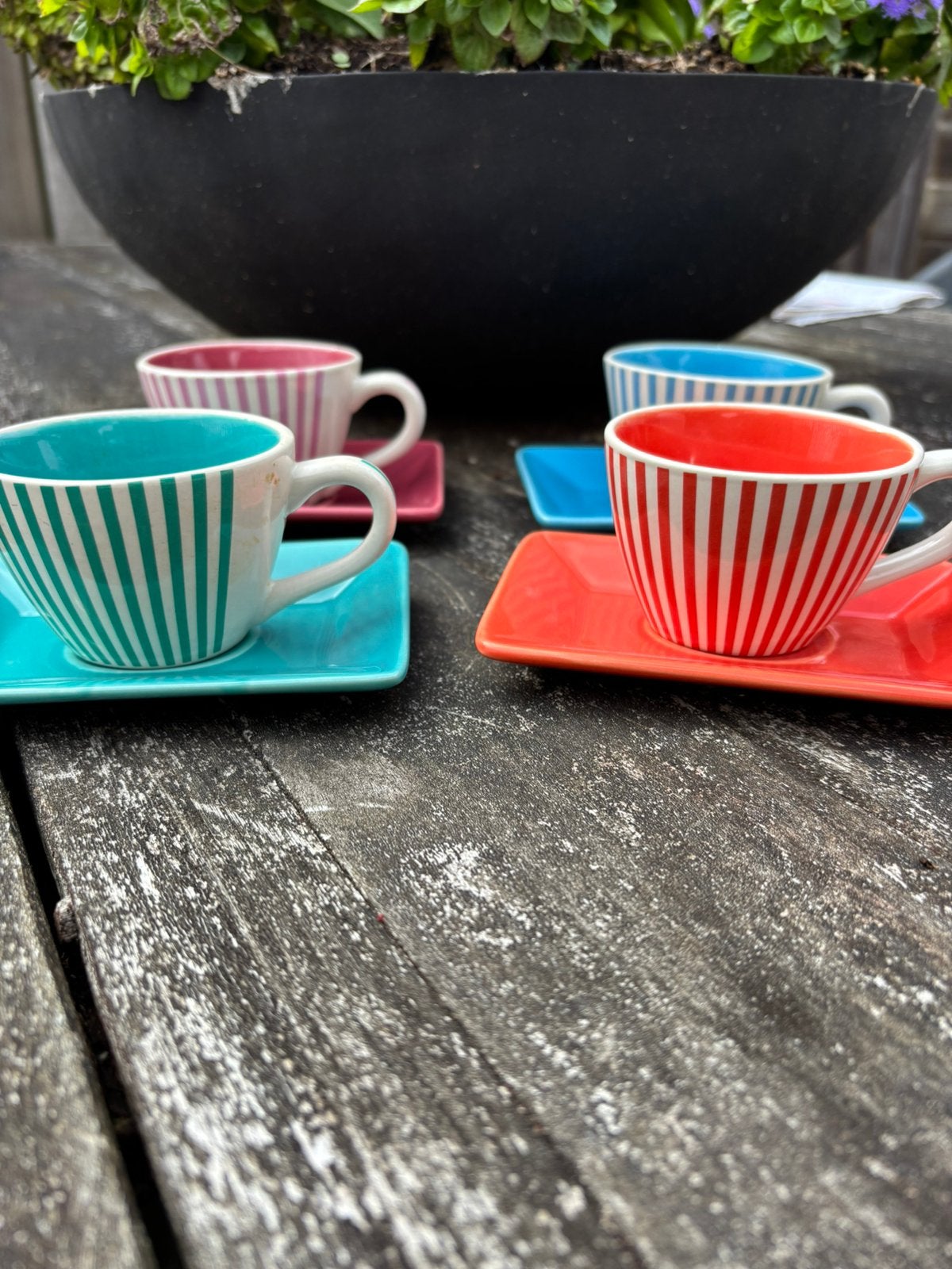 Vintage set van 4 espresso kop en schotels Yves Rocher 1980, Verzenden, Kop(pen) en/of Schotel(s)