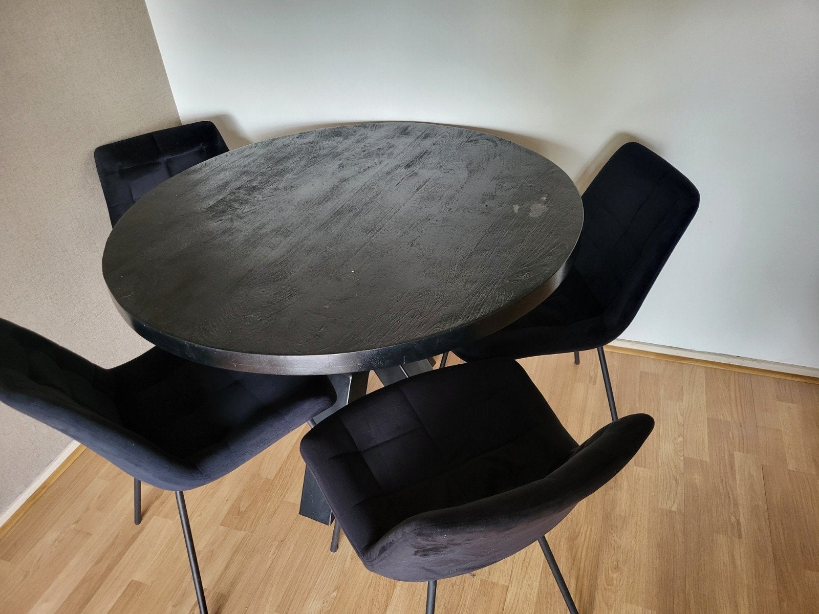 Ronde mangohouten eettafel 110 cm met 4 velours stoelen, Gebruikt, Rond, Vier personen, Industrieel