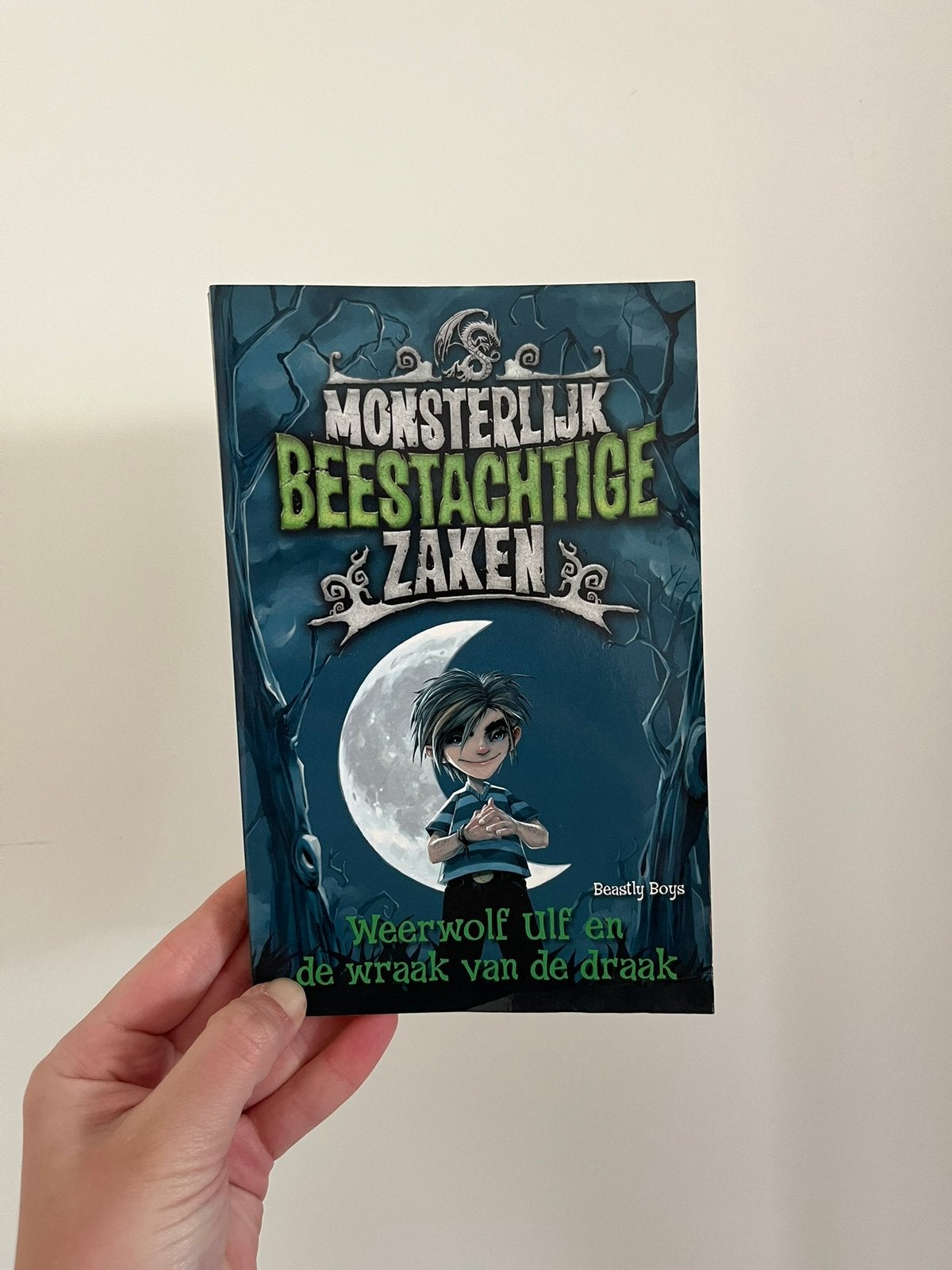 Monsterlijk beestachtige zaken, weerwolf Ulf - Beastly Boys, Ophalen of Verzenden, Gelezen