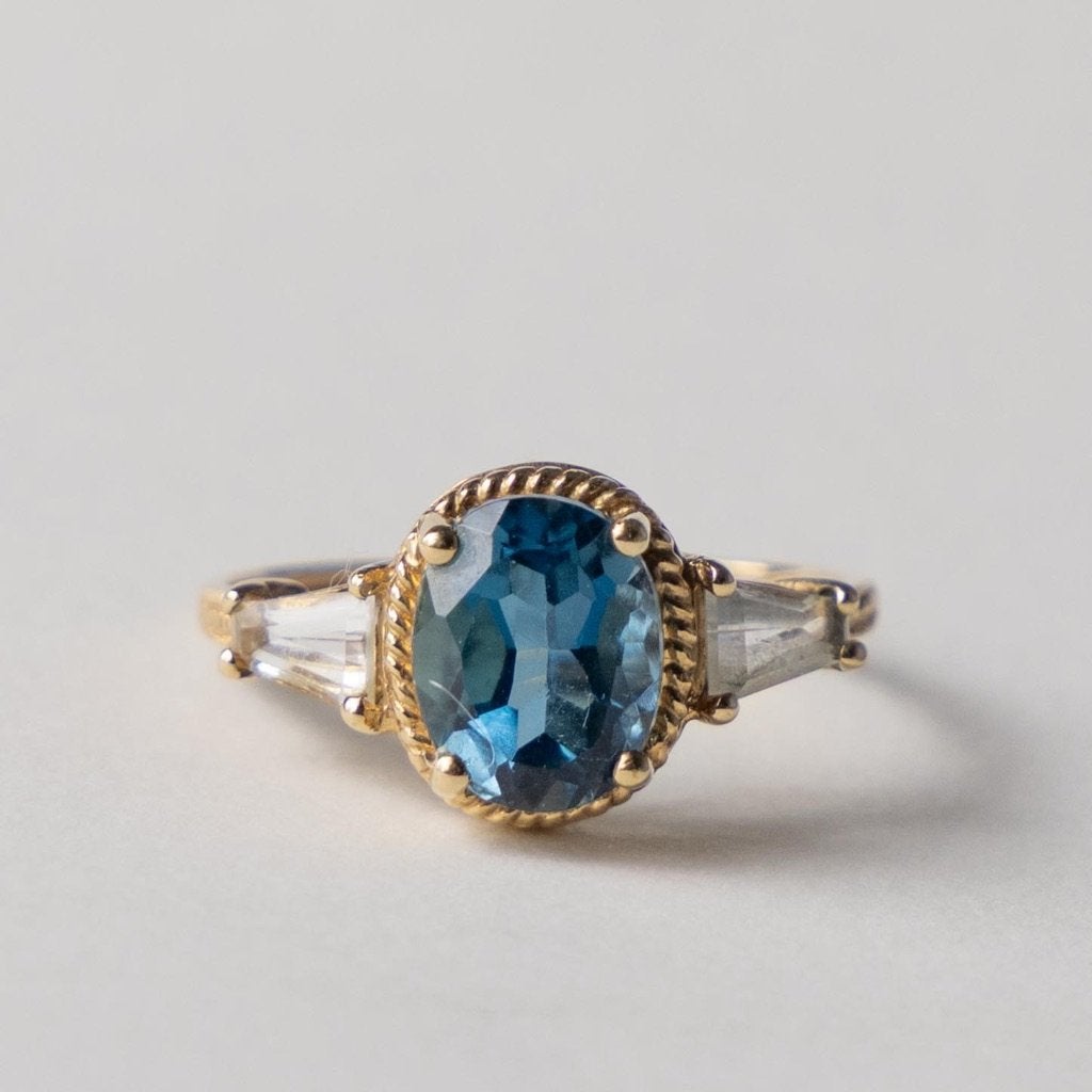 vintage 9 karaat gouden blauwe & witte topaas ring, Verzenden, Nvt, Met edelsteen, Dame