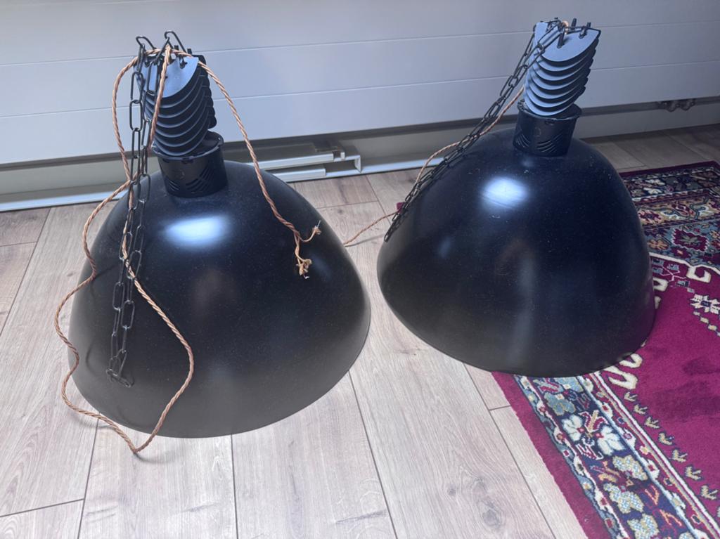 2 grote (industriële) hanglampen zwart, Ophalen, Gebruikt, 50 tot 75 cm