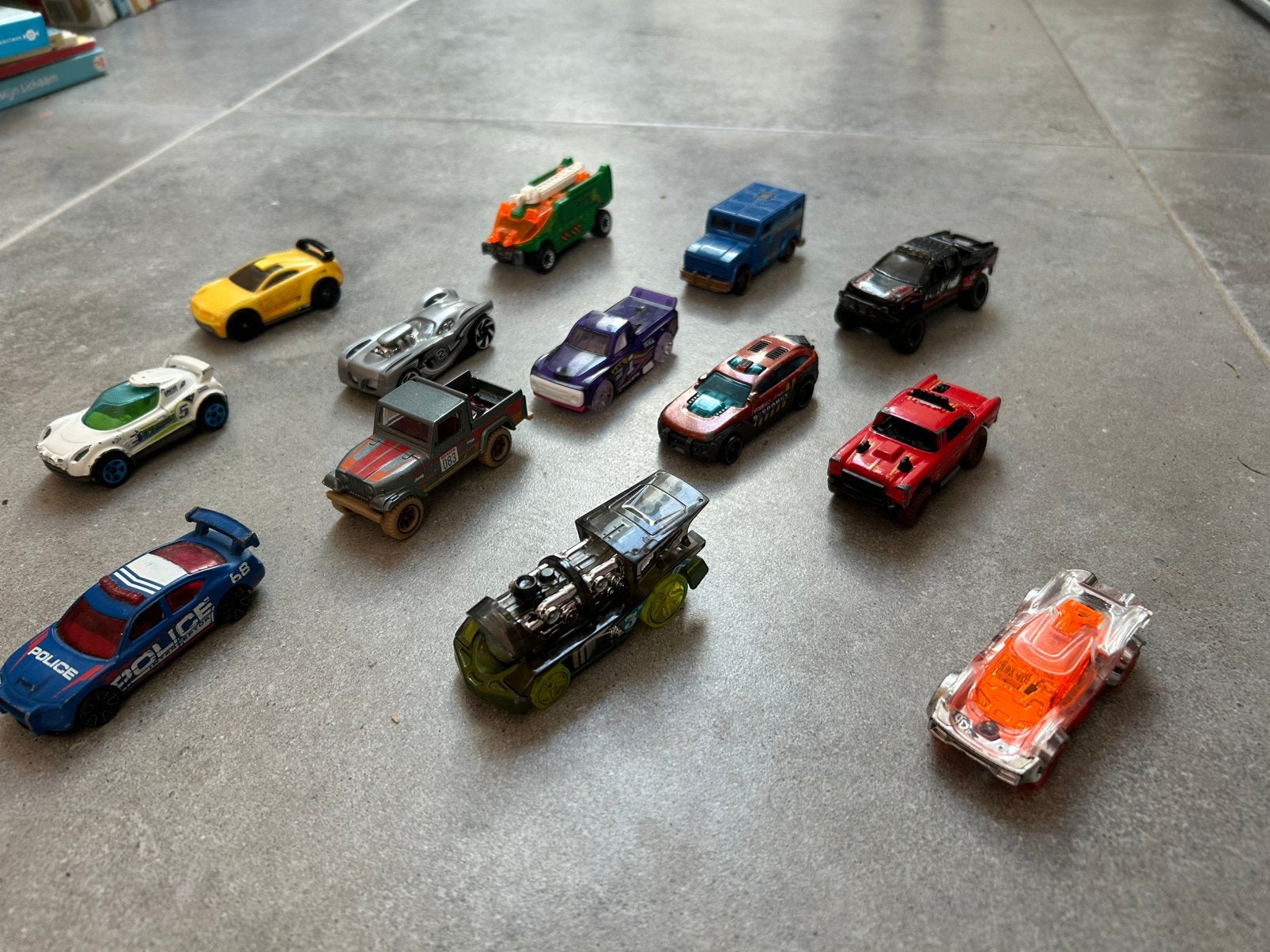 13 hotwheels, Kinderen en Baby's, Speelgoed | Speelgoedvoertuigen, Ophalen of Verzenden, Gebruikt