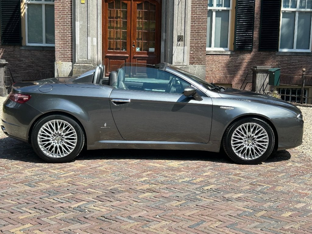 Smetteloze AR Spider 2.2 JTS 2007 grijs 117.800km NL auto, Zwart, 4 cilinders, Cabriolet, 1505 kg
