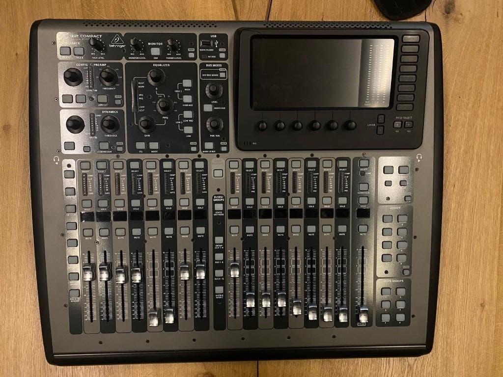 Behringer X32 Compact - incl tas, Muziek en Instrumenten, Mengpanelen, Ophalen, Zo goed als nieuw, 20 kanalen of meer, Microfooningang
