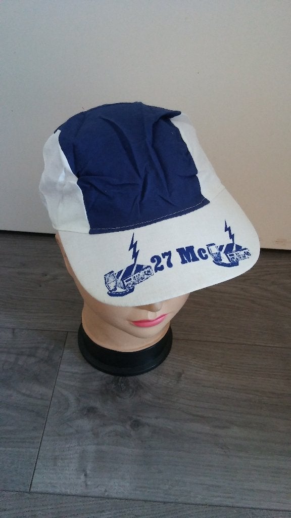 27mc 27 MC vintage radio pet cap logo blauw wit, Ophalen of Verzenden, Gebruikt, Kleding