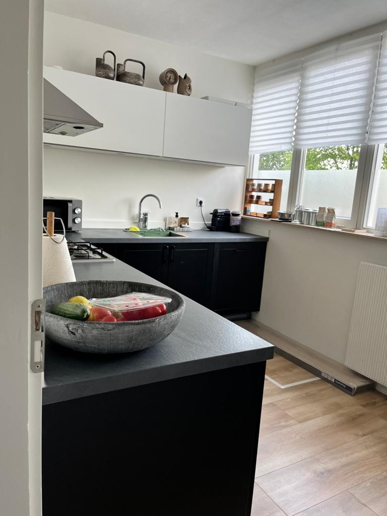 GRATIS: Zwarte L-vormige keuken, Huis en Inrichting, Keuken | Complete keukens, Ophalen, Gebruikt, Overige materialen, Zwart