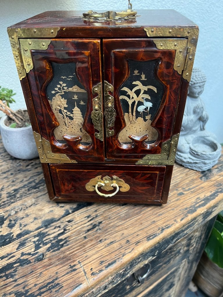 Chinees vintage sieraden kastje diorama deuren uniek chinese, Hout, Bruin, Doos, Ophalen of Verzenden