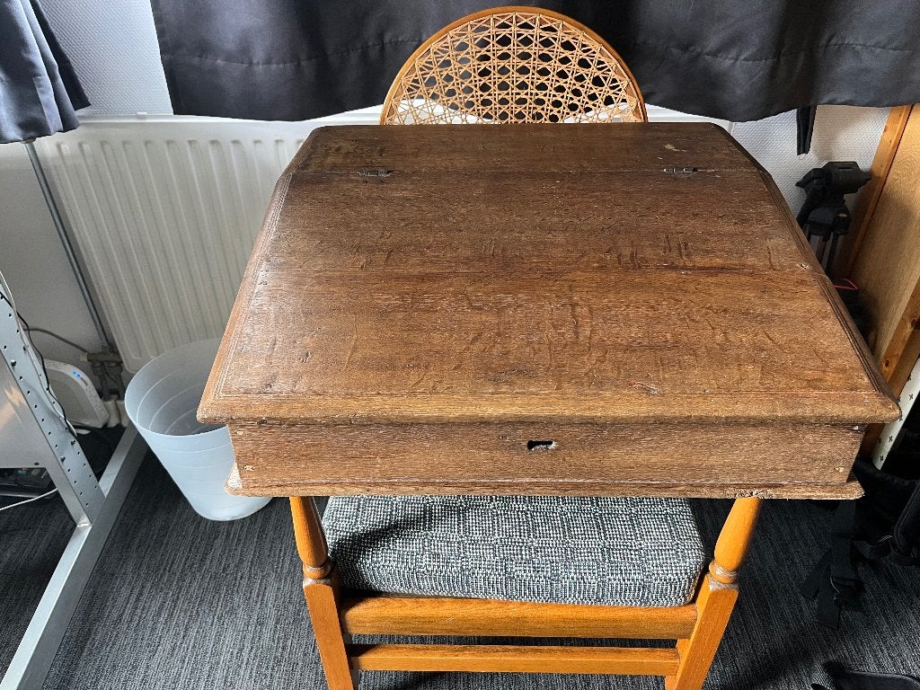 Authentieke Tafel klep lessenaar!, Ophalen