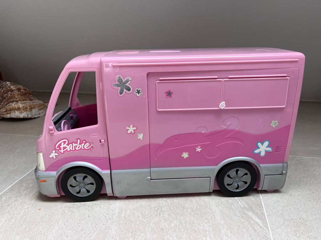 Barbie uitzet met Camper, auto, accessoires en kleding, Kinderen en Baby's, Speelgoed | Poppen, Ophalen, Zo goed als nieuw, Barbie