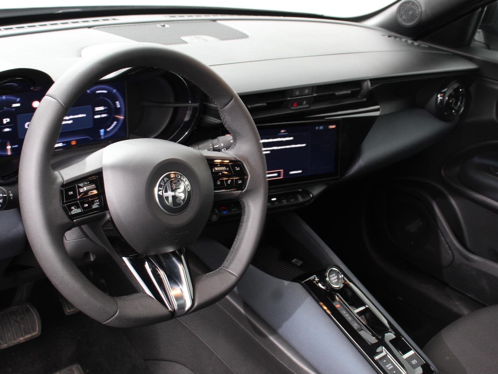 Alfa Romeo Junior Elettrica Automaat 156PK Adaptieve Cruise, Auto's, Alfa Romeo, 413 km, Stof, Gebruikt, SUV of Terreinwagen