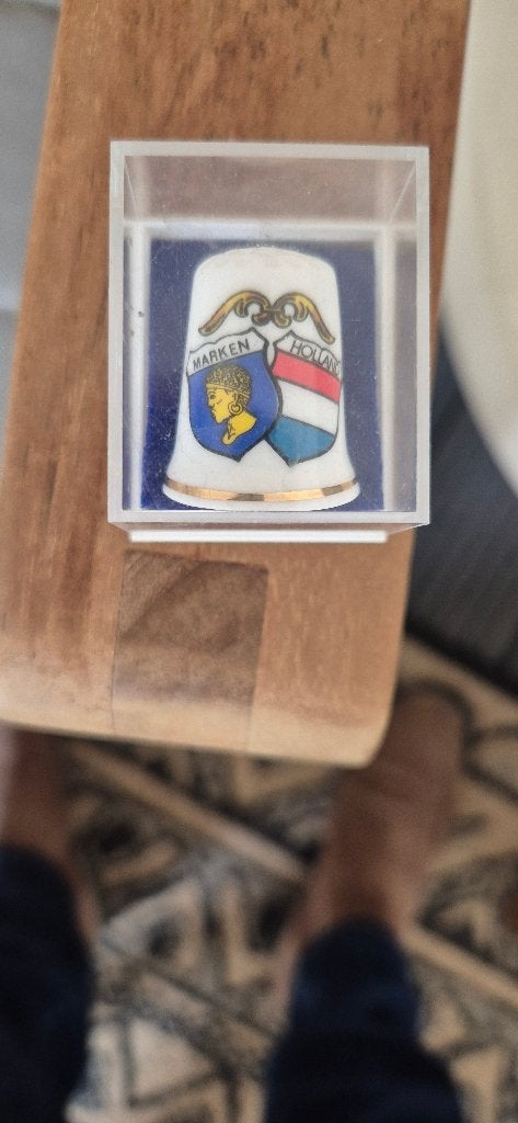 Vingerhoed, Ophalen, Zo goed als nieuw, Porselein, Nederland