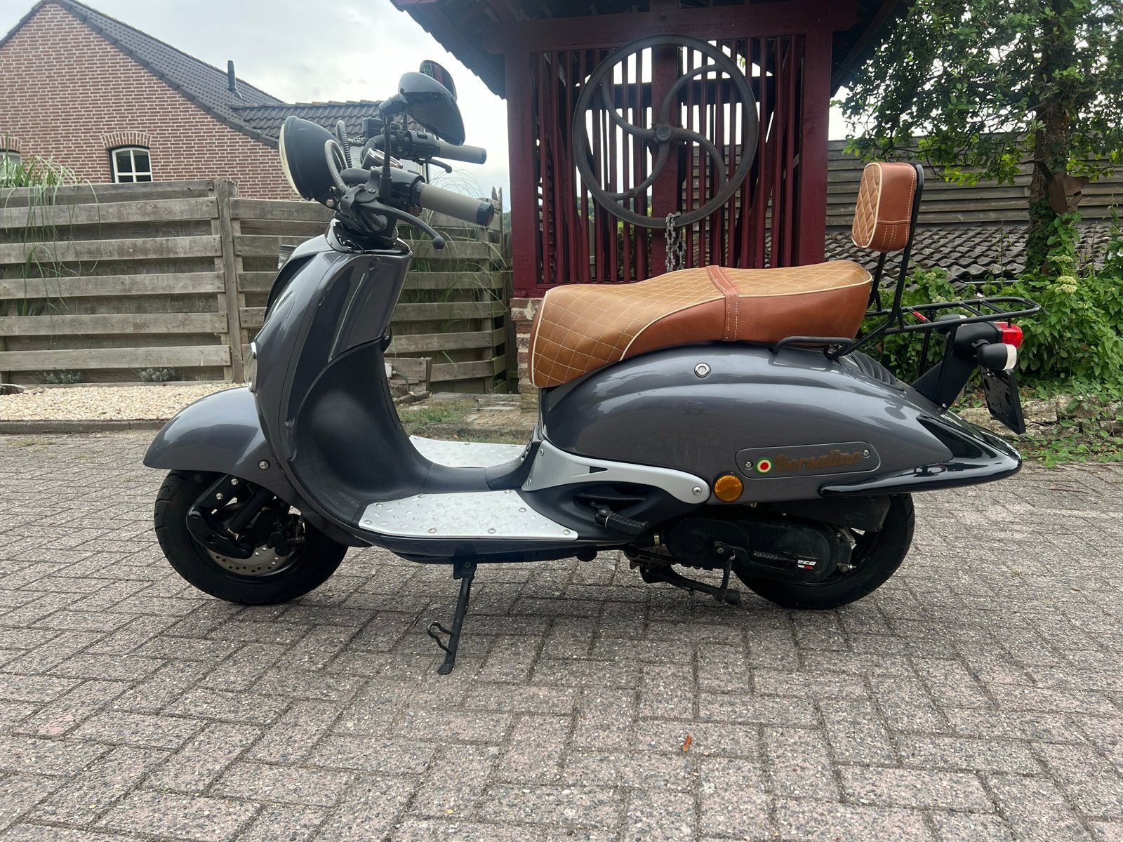 Foto 4 van Neco Borsalino 50 Scooter - Grijs, 2 Zitplaatsen