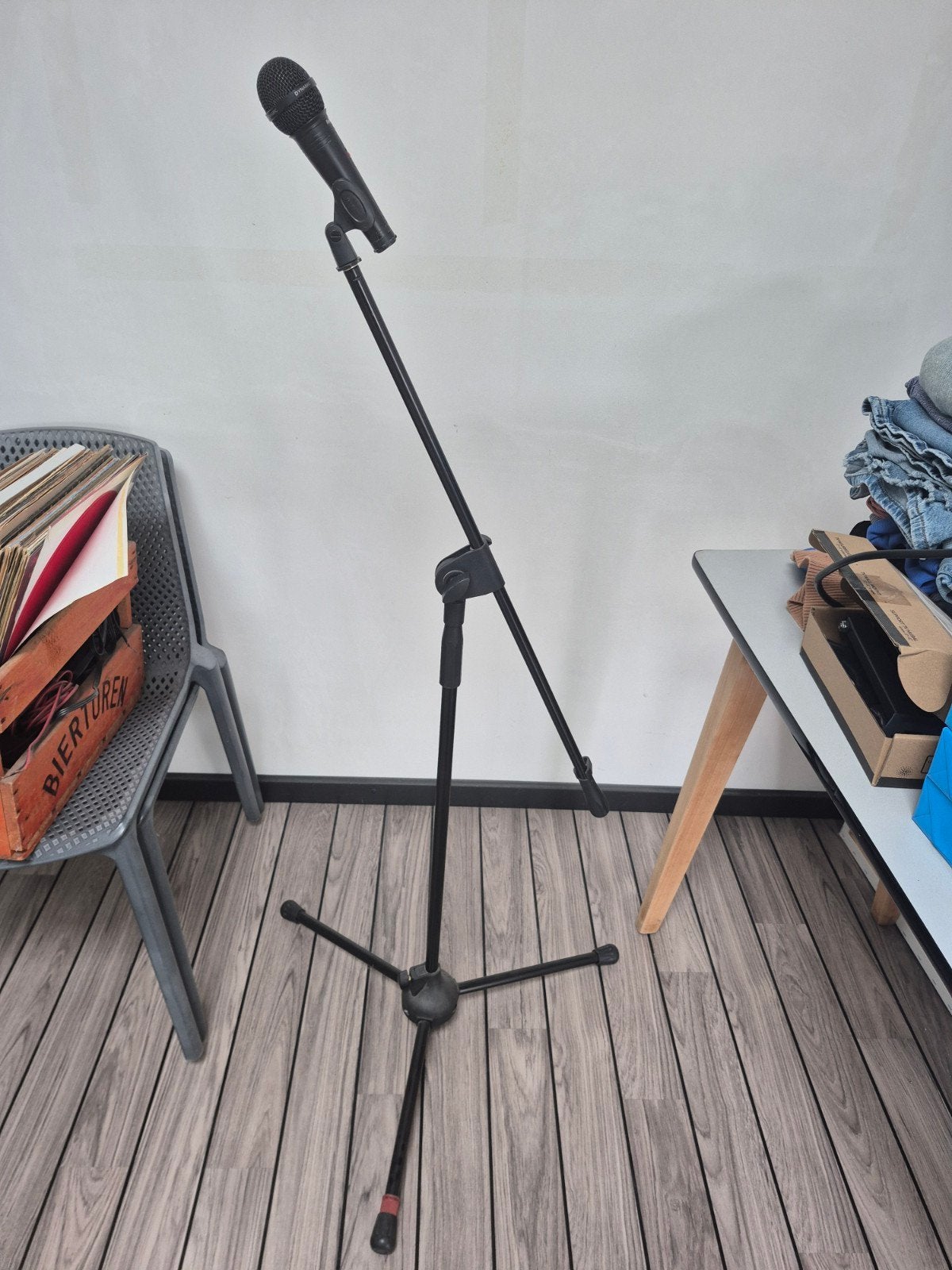 Microfoonstandaard met microfoon - Weg wegens opruiming, Muziek en Instrumenten, Microfoons, Ophalen of Verzenden, Gebruikt, Zangmicrofoon