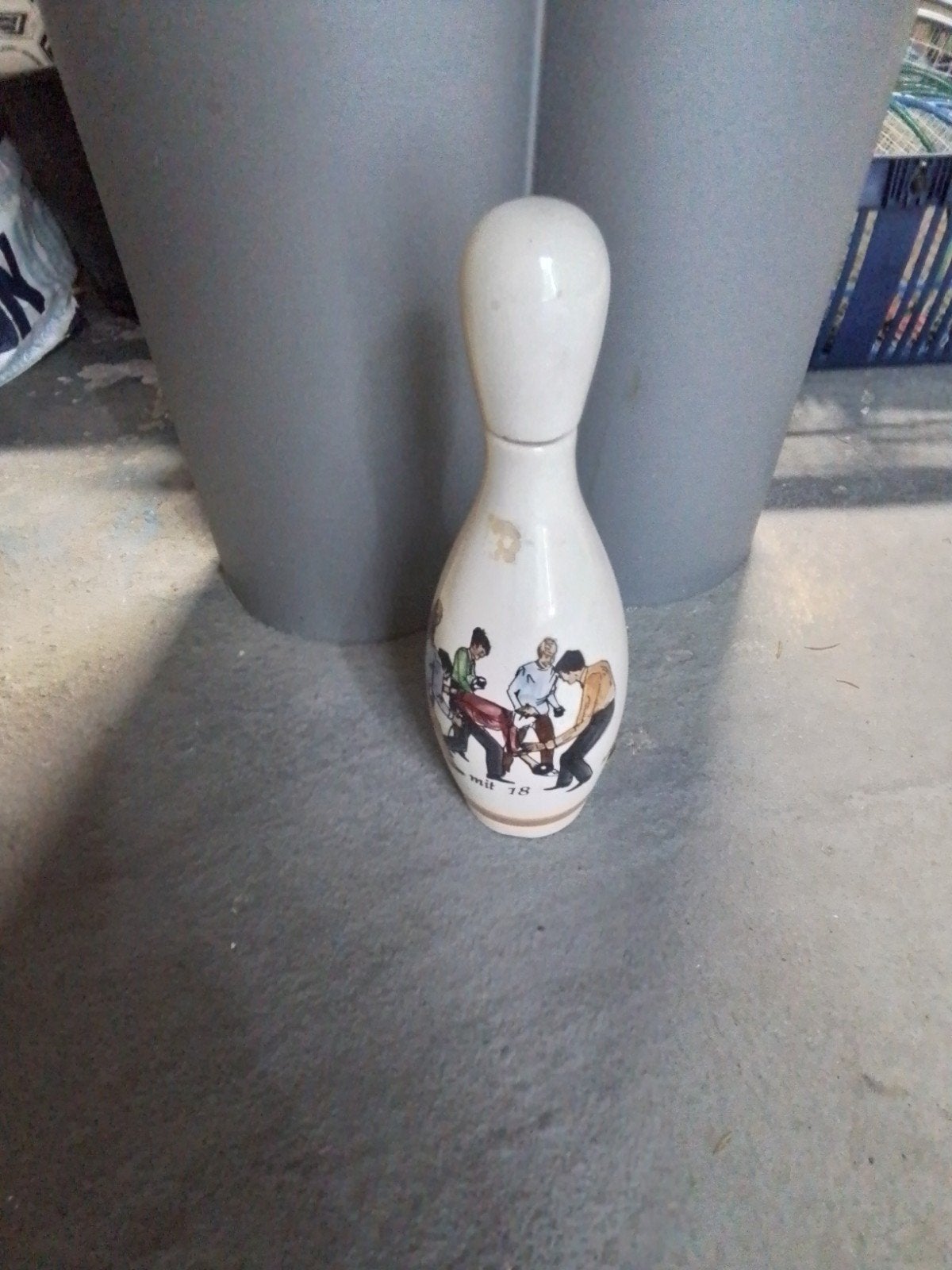 Porselein kegel bowlen  oude dop kan er af interessen bel., Antiek en Kunst, Ophalen of Verzenden