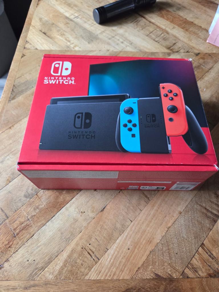 Nieuw in doos Nintendo switch v2, Spelcomputers en Games, Spelcomputers | Nintendo Switch, Ophalen