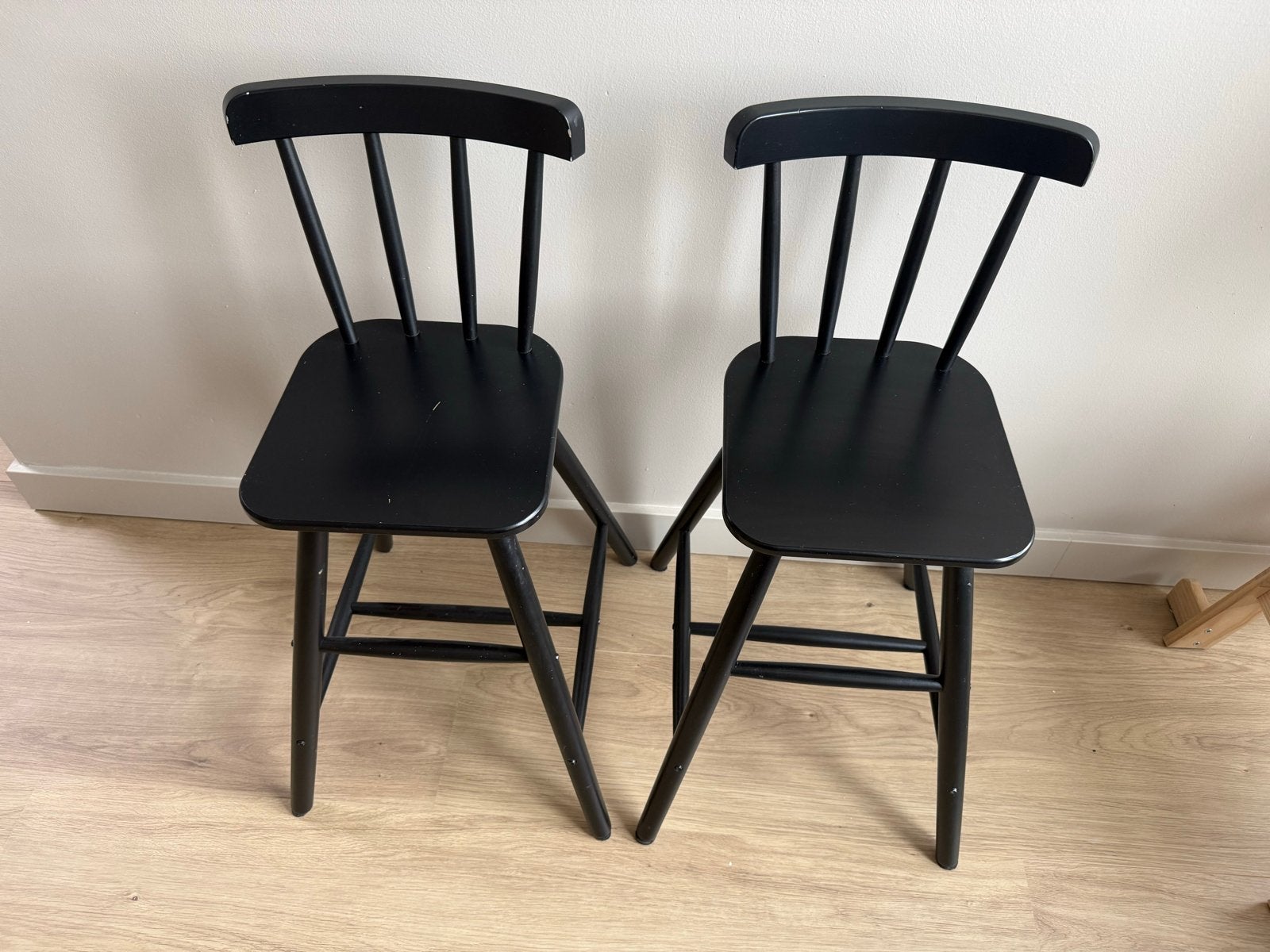 2x Kinderstoel Agam van Ikea - Zwart, Kinderen en Baby's, Kinderstoelen, Ophalen, Gebruikt, Meegroeistoel