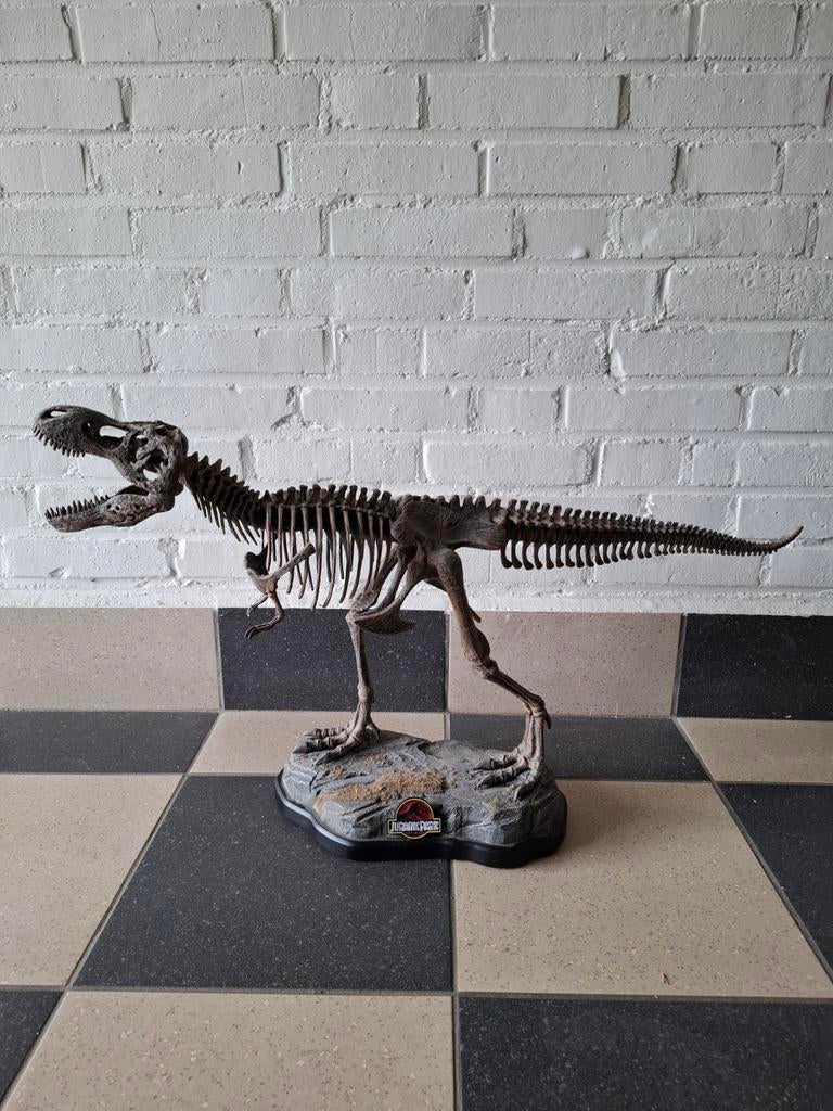 Jurassic Park T-Rex skelet collectible – artist made, Verzamelen, Ophalen, Zo goed als nieuw, Beeldje of Figuurtje