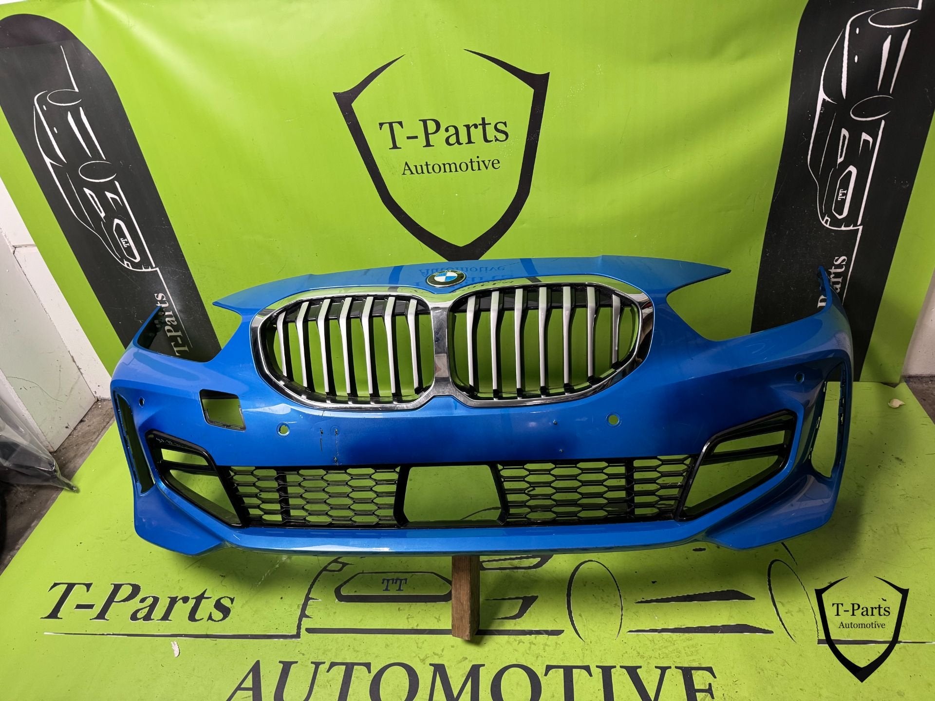 bmw 1 serie f40 voorbumper bumper 18+ M PAKKET, Petuelring 130
80788  Munich, DE, Gebruikt, Info@bmw.de, Ophalen of Verzenden