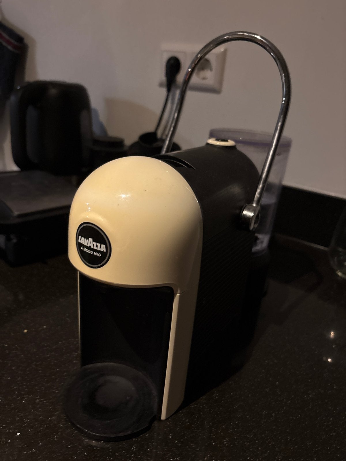 Lavazza A Modo Mio capsulemachine, Ophalen, Koffiepads en cups, Espresso apparaat, Zo goed als nieuw