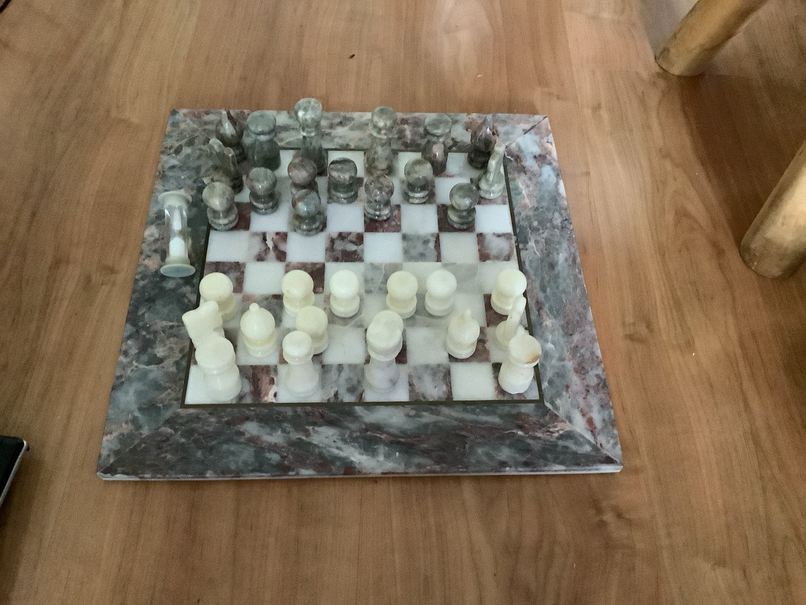 Marmeren schaakspel - Compleet met zandloper, Een of twee spelers, Ophalen of Verzenden, Zo goed als nieuw