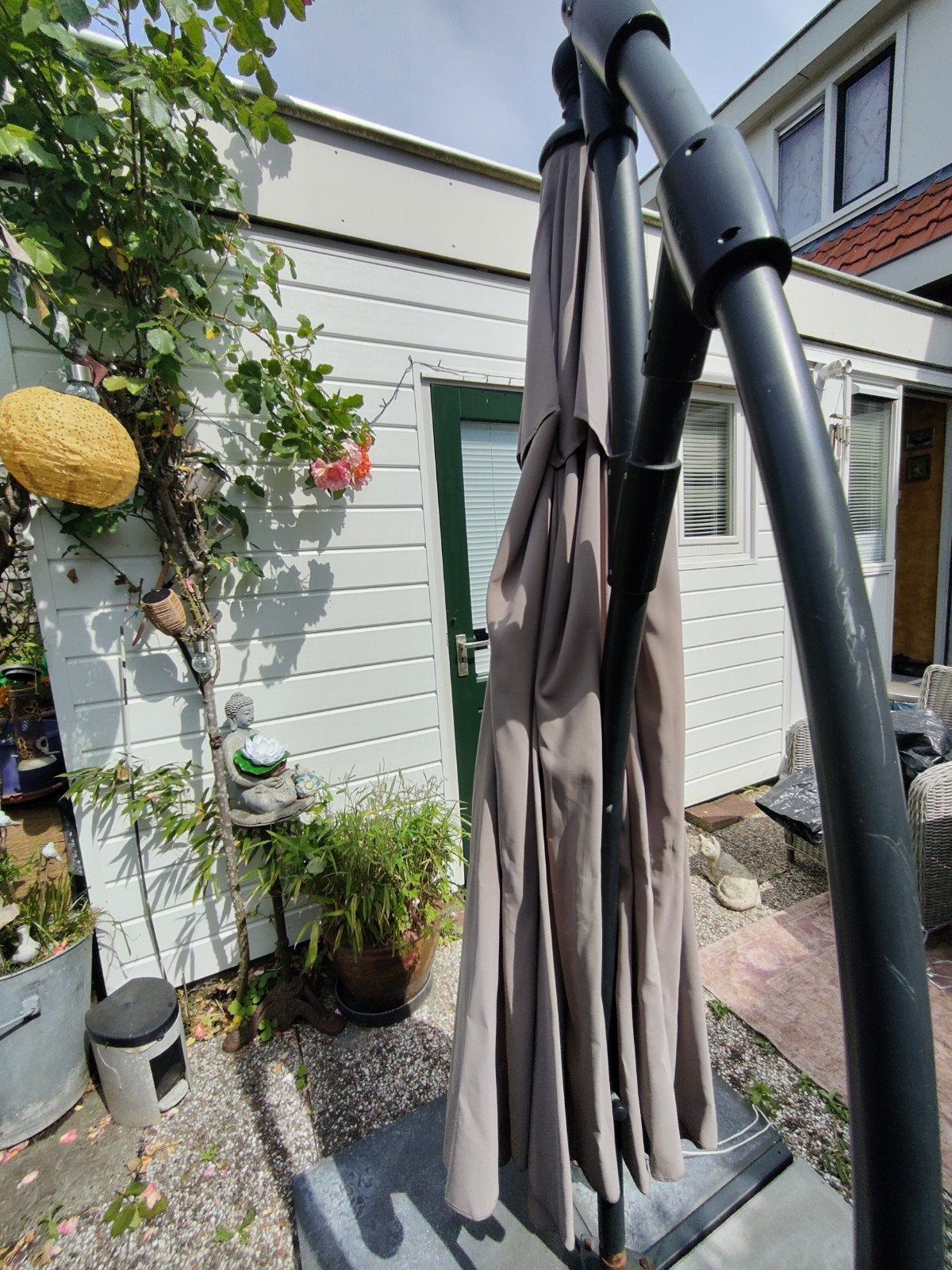 Zweefparasol zandkleurig rond 3 meter met tegelvoet, Ophalen, Zweefparasol