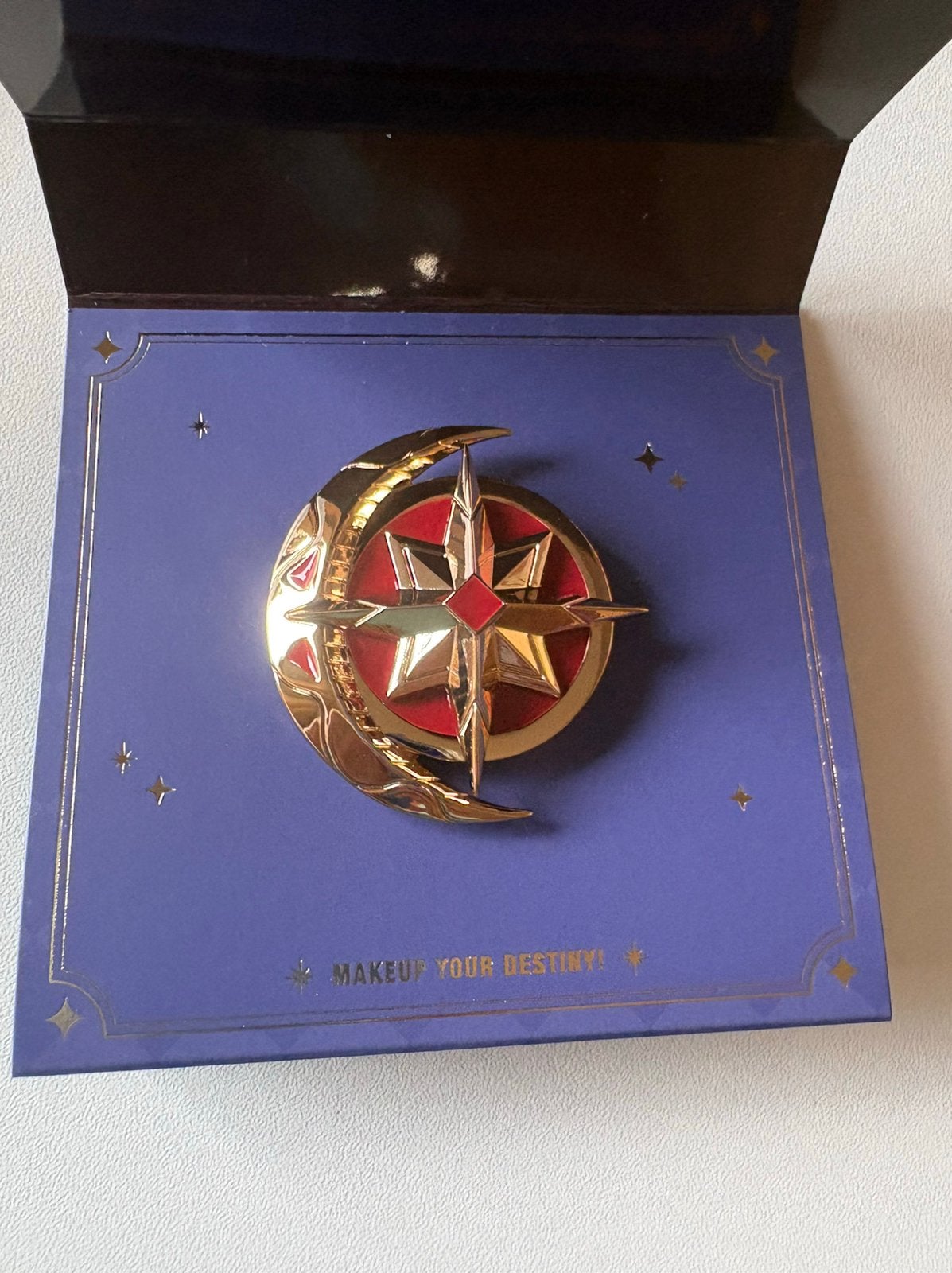 Charlotte Tilbury X Genshin Impact Pin Badge nieuw speld, Ophalen, Nieuw