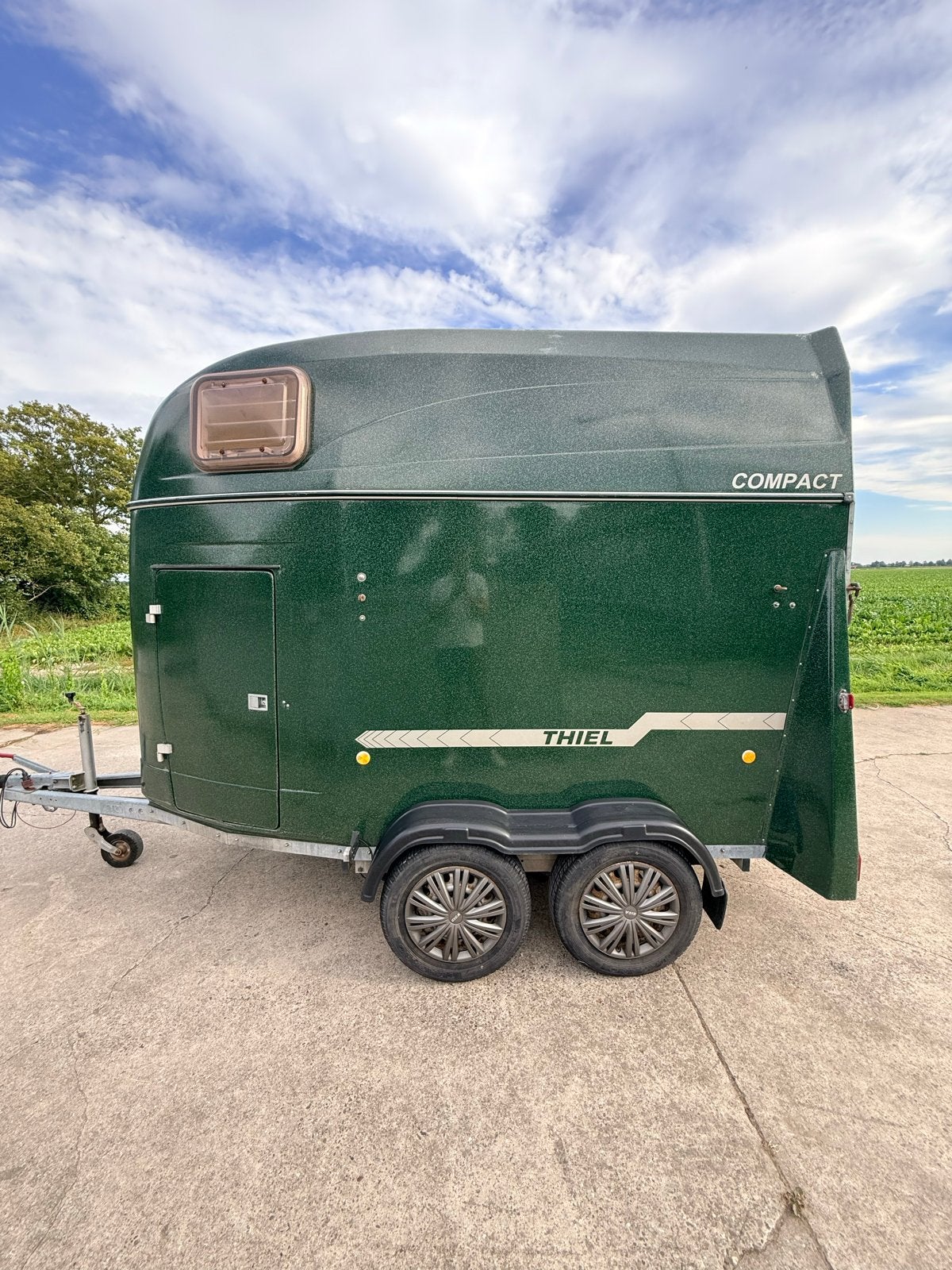 Thiel tweepaardstrailer met aluminium vloer en schokdempers, Dieren en Toebehoren, Paarden en Pony's | Trailers en Aanhangwagens