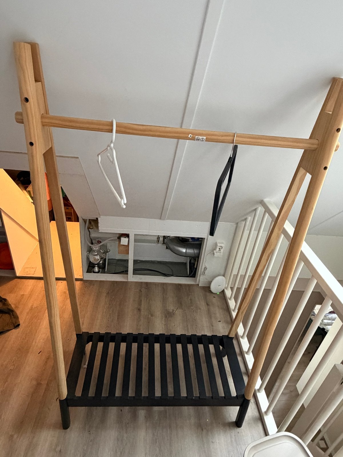 Stijlvol houten kledingrek met schoenenplank, Ophalen of Verzenden, Zo goed als nieuw, Hout, Volwassenen