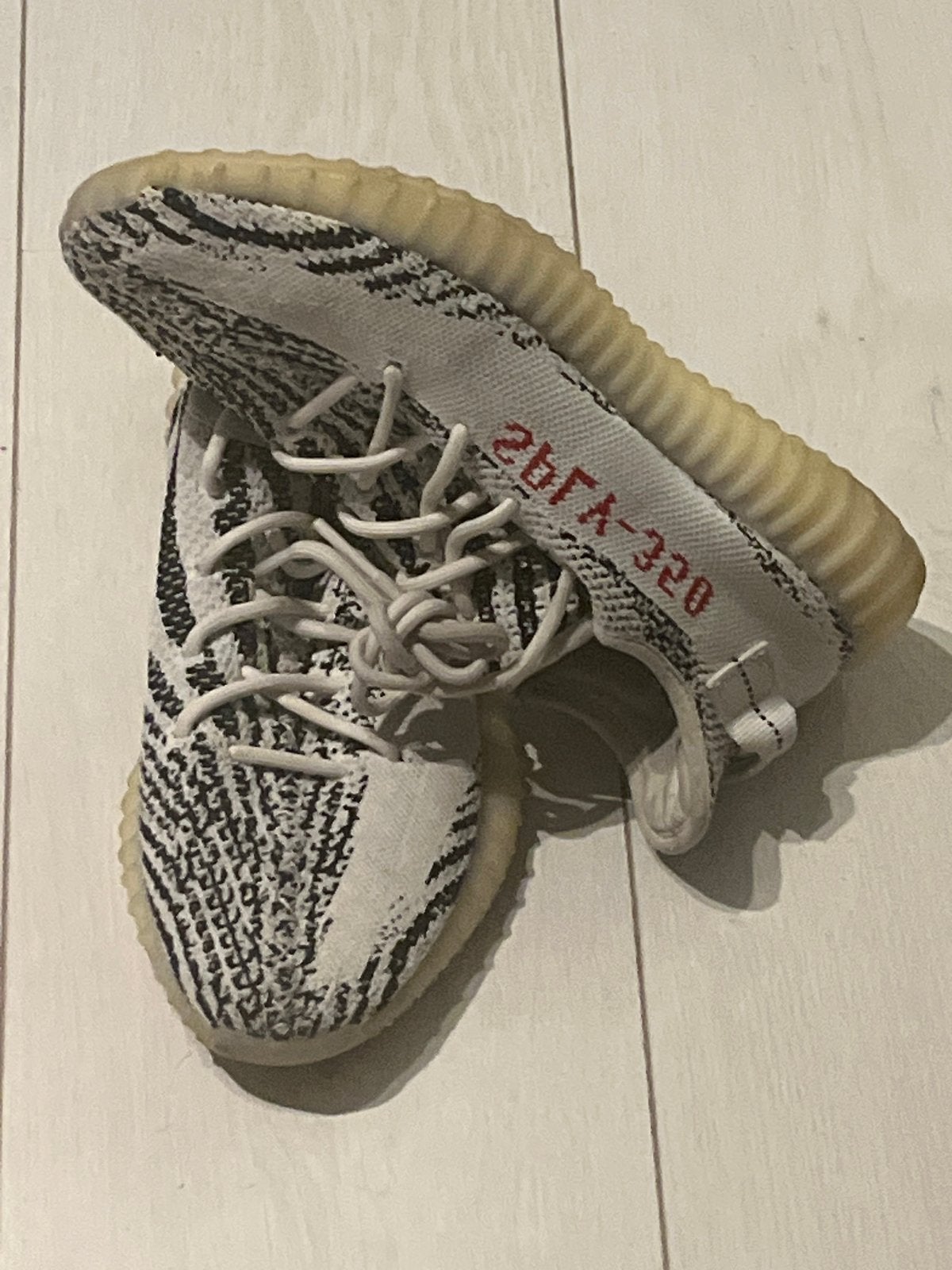 Adidas Yeezy Boost 350 V2 Zebra Sneakers, Ophalen of Verzenden, Gedragen, Wit, Sneakers of Gympen