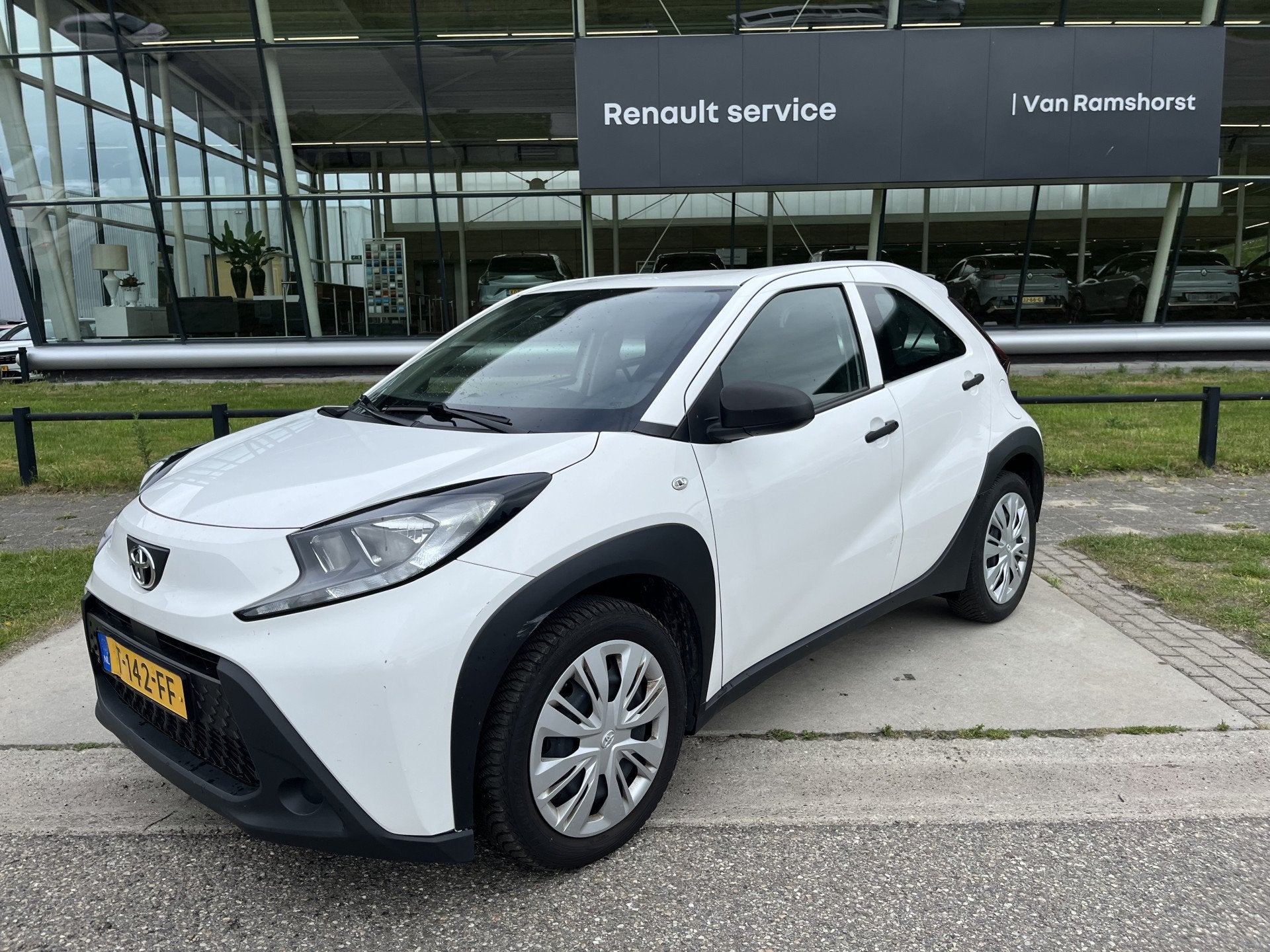 Toyota Aygo X 1.0 VVT-i MT / Airco / (bj 2023), Auto's, 12 maanden, Stof, Gebruikt, Start-stop-systeem