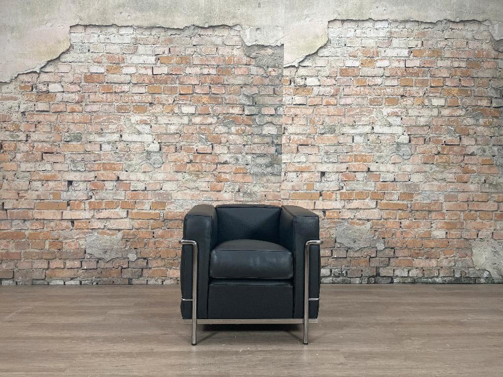 Cassina LC2 bij TheReSales, Huis en Inrichting, Ophalen, Minder dan 75 cm, Design, Leer