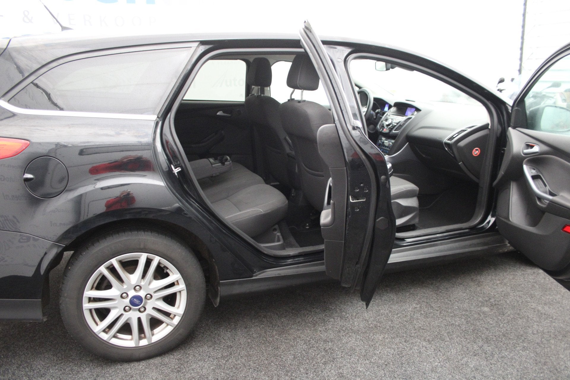 Foto 15 van Ford FOCUS Wagon 1.0 EcoBoost Titanium nette station met tre