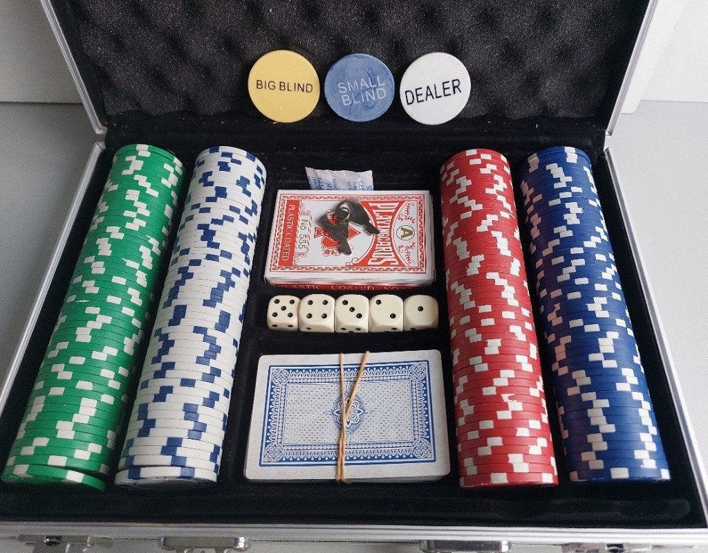Pokerset de luxe in aluminium koffer met 200 chips, Drie of vier spelers, Ophalen of Verzenden, Zo goed als nieuw