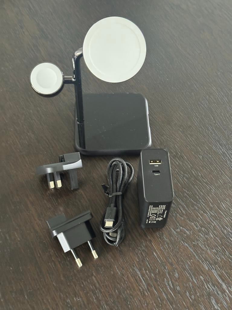 3-in-1 Draadloze Oplader voor iPhone, Apple Watch, AirPods, Ophalen of Verzenden, Zo goed als nieuw, Apple iPhone