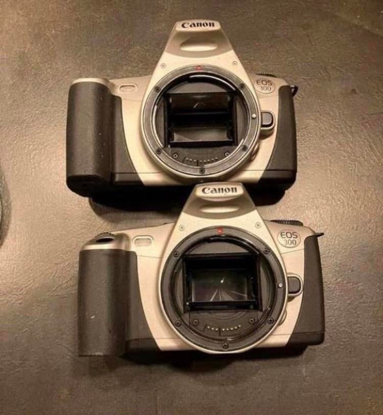 Canon EOS 300 analoog (2x). 5€ per stuk., Audio, Tv en Foto, Fotocamera's Analoog, Ophalen of Verzenden, Zo goed als nieuw, Spiegelreflex